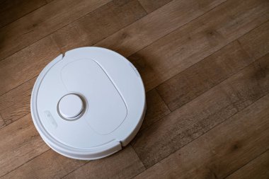 Ev robotu için zahmetsiz temizlik toz ve toz topluyor ve uygun ve zaman tasarrufu çözümü sağlıyor