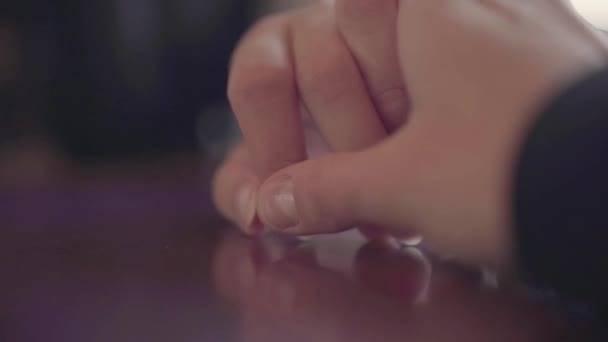 Vackra Händer Förälskade Människor Återhållsamhet Och Känslighet — Stockvideo