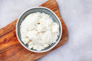 Geleneksel Güney Afrika yemeği ya da ahşap ve benekli gri 