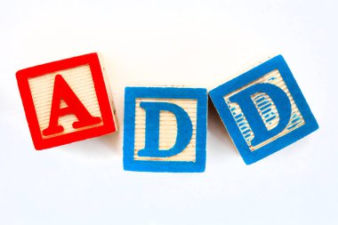 Beyaz harf bloklarında hiperaktivite.