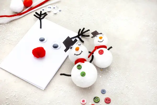 Ren Geyiği Kartlı Kardan Adam Noel Sanatları Stok Fotoğraf