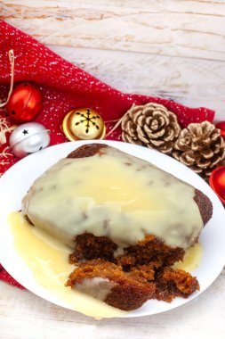 Geleneksel Güney Afrika Malva pudingi, kırsal Noel masasında kremalı muhallebi. Tüm yıl boyunca en sevdiğim tatlı..