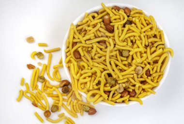 Kara Sev abur cubur karışımı, fıstıklı ve bezelyeli.