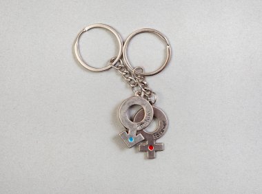 Onunki ve onunki, erkek ve dişi anahtarlıklarla uyuşuyor. 