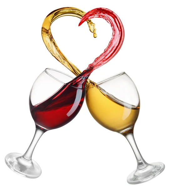 Twee Glazen Rode Witte Wijn Met Hart Vorm Splash Geïsoleerd — Stockfoto