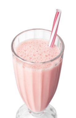Bardaktaki çilekli milkshake 'in beyaz arkaplanda saman izole edilmiş üst görünümü