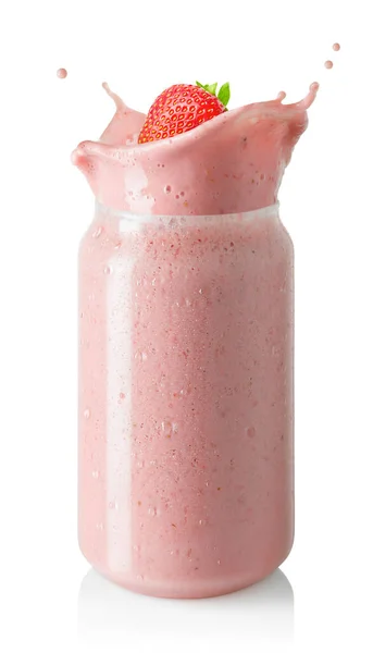 Erdbeer Smoothie Oder Milchshake Mit Spritzer Glas Isoliert Auf Weißem — Stockfoto