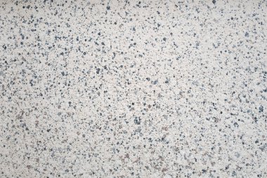 Beyaz beton duvar arkaplanındaki renk lekesi