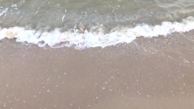 Tayland sahilinde deniz dalgaları