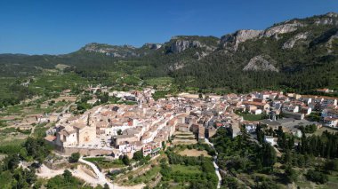 İspanya 'nın Katalunya kentindeki Rivera d' Ebre kasabasının hava manzarası