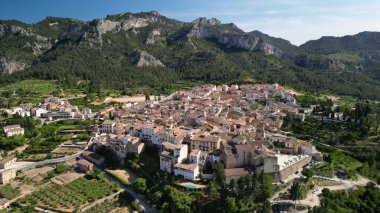 İspanya 'nın Katalunya kentindeki Rivera d' Ebre kasabasının hava manzarası