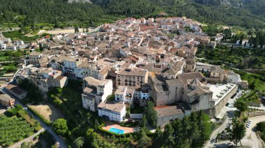 İspanya 'nın Katalunya kentindeki Rivera d' Ebre kasabasının hava manzarası