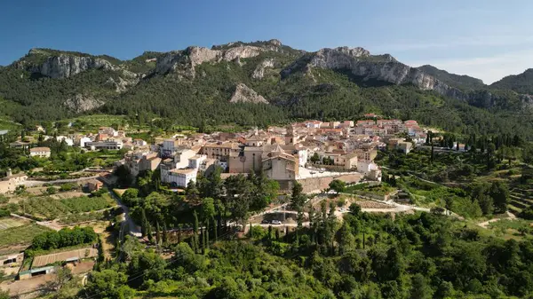 İspanya 'nın Katalunya kentindeki Rivera d' Ebre kasabasının hava manzarası