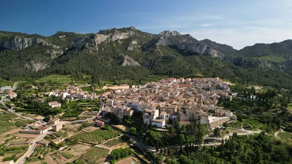 İspanya 'nın Katalunya kentindeki Rivera d' Ebre kasabasının hava manzarası