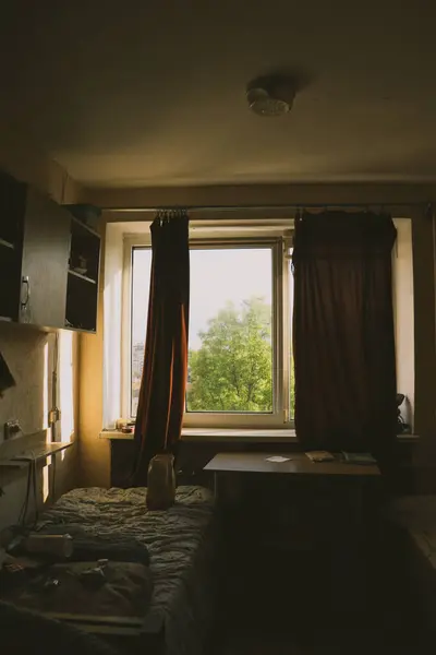 Gün batımındaki samimi öğrenci yurdu