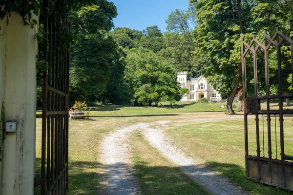 Avusturya 'nın ortasında küçük bir kale