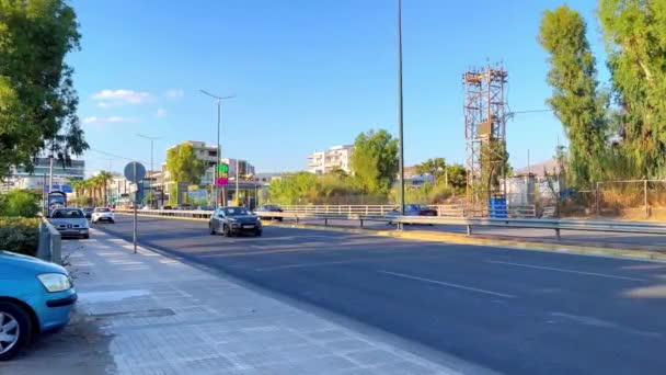 Афіни Греція 2023 Автомобілі Рухаються Вздовж Проспекту Посейдонос Ввечері — стокове відео