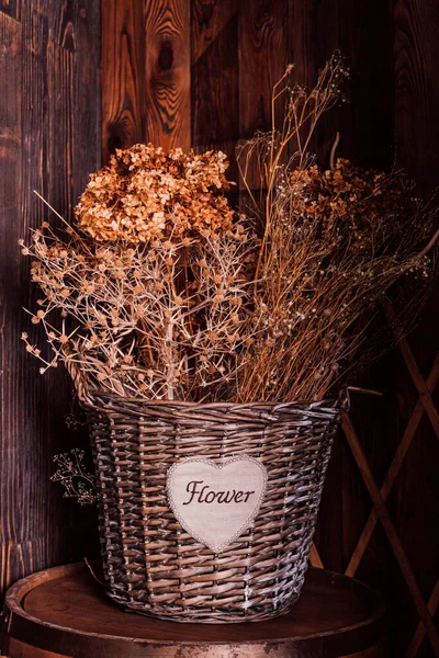 Rieten Mand Met Gedroogde Bloemen Gedroogde Bloemen Voor Interieur Decoratie — Stockfoto