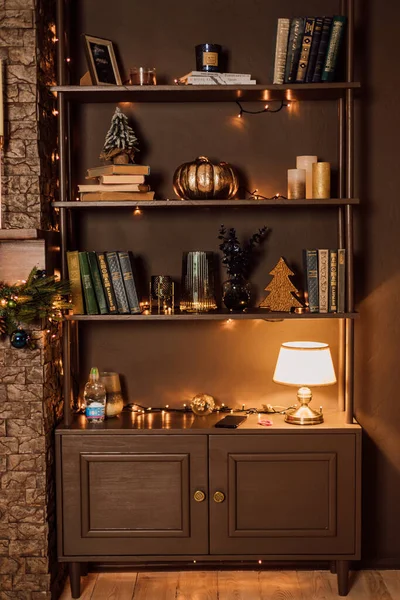 Σπιτικό Χριστουγεννιάτικο Εσωτερικό Καφέ Χρώμα Σαλόνι Υψηλής Ποιότητας Φωτογραφία — Φωτογραφία Αρχείου
