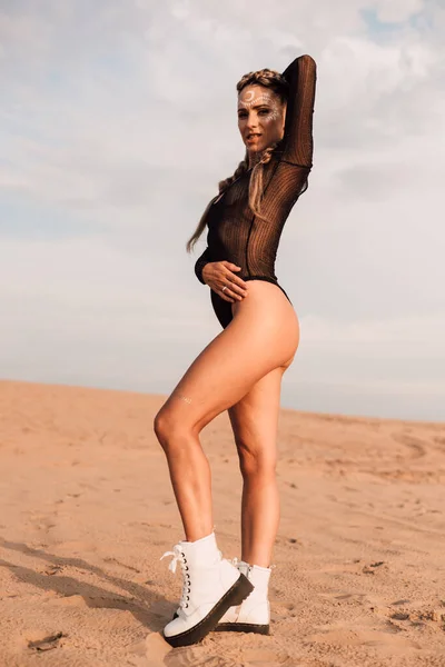 Junge Sexy Mädchen Der Wüste Der Hitze Des Sommers Frau — Stockfoto