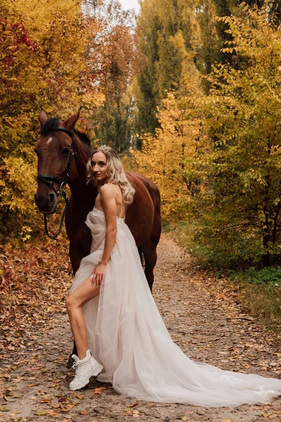 Mulher Atraente Vestido Noiva Noiva Fugitiva Foto Alta Qualidade — Fotografia de Stock