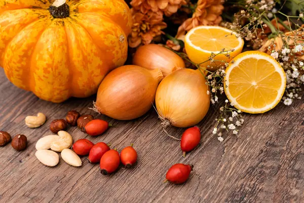Herbstgemüse Nüsse Und Hagebutten Gesunde Ernährung Pflanzliche Ernährung Hochwertiges Foto — Stockfoto