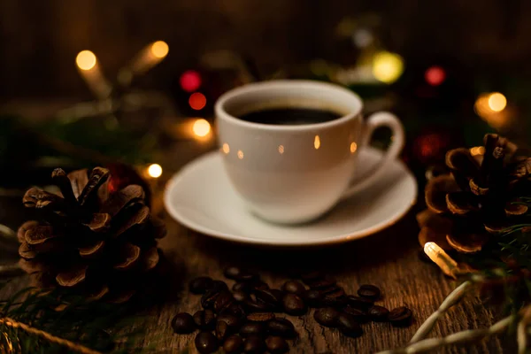 Διάλειμμα Για Καφέ Βράδυ Των Χριστουγέννων Ένα Φλιτζάνι Καφέ Εσπρέσο — Φωτογραφία Αρχείου