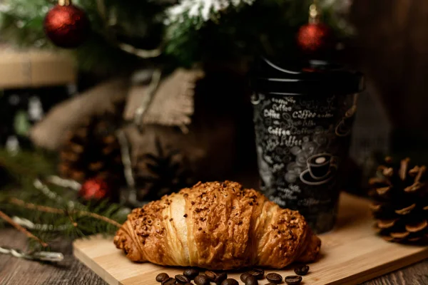 Káva Jít Croissant Vánočního Stromku Silvestr Sweets Kvalitní Fotografie — Stock fotografie