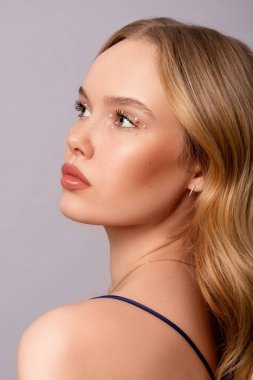 Makyajlı güzel bir kadının portresi. Yüksek kalite fotoğraf