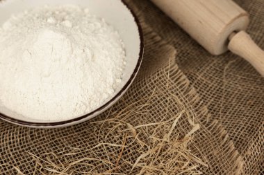 Un ve merdane manzarası yukarıdan. Kırsal tarzda. Evde pişireceğim. Pişirme hazırlığı. Yüksek kalite fotoğraf