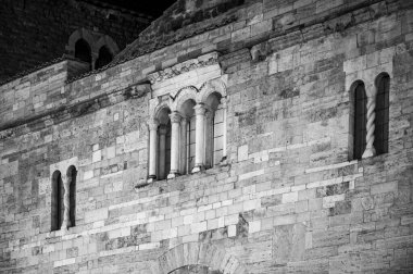 İtalya 'nın Bevagna antik manastırının mimari detayları.. 
