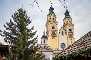 Brunico, İtalya sokakları ve bölgeleri boyunca. 