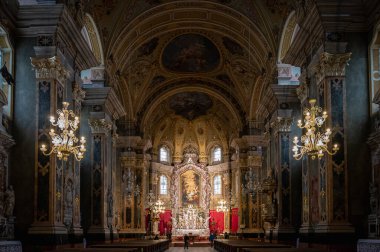 BRUNICO, İTALYA - 4 HAZİRAN 2022: Brunico, İtalya 'da kilise içi. 