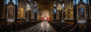 BRUNICO, İTALYA - 4 HAZİRAN 2022: Brunico, İtalya 'da kilise içi. 