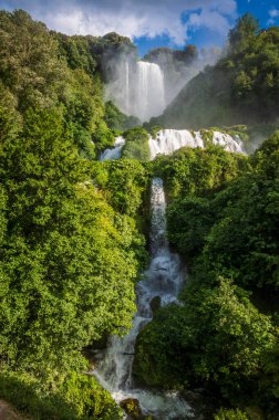 Cascata delle Marmore (Marmore Şelalesi), İtalya 'nın Umbria bölgesinde Terni yakınlarında bulunan antik Romalılar tarafından yapılmış bir şelaledir..