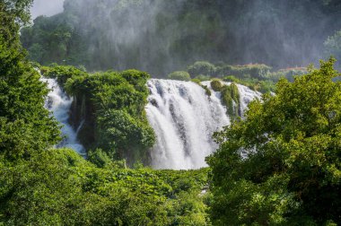 Cascata delle Marmore (Marmore Şelalesi), İtalya 'nın Umbria bölgesinde Terni yakınlarında bulunan antik Romalılar tarafından yapılmış bir şelaledir..