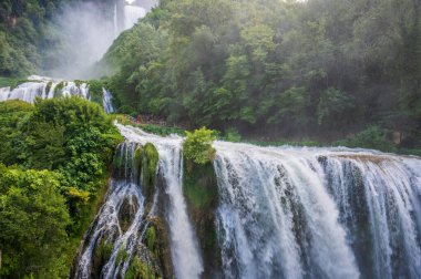 Cascata delle Marmore (Marmore Şelalesi), İtalya 'nın Umbria bölgesinde Terni yakınlarında bulunan antik Romalılar tarafından yapılmış bir şelaledir..