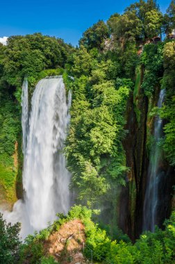 Cascata delle Marmore (Marmore Şelalesi), İtalya 'nın Umbria bölgesinde Terni yakınlarında bulunan antik Romalılar tarafından yapılmış bir şelaledir..