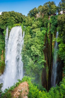 Cascata delle Marmore (Marmore Şelalesi), İtalya 'nın Umbria bölgesinde Terni yakınlarında bulunan antik Romalılar tarafından yapılmış bir şelaledir..