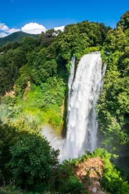 Cascata delle Marmore (Marmore Şelalesi), İtalya 'nın Umbria bölgesinde Terni yakınlarında bulunan antik Romalılar tarafından yapılmış bir şelaledir..