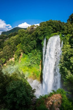 Cascata delle Marmore (Marmore Şelalesi), İtalya 'nın Umbria bölgesinde Terni yakınlarında bulunan antik Romalılar tarafından yapılmış bir şelaledir..