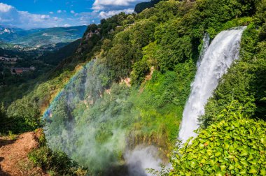Cascata delle Marmore (Marmore Şelalesi), İtalya 'nın Umbria bölgesinde Terni yakınlarında bulunan antik Romalılar tarafından yapılmış bir şelaledir..