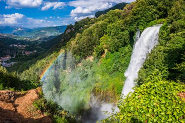 Cascata delle Marmore (Marmore Şelalesi), İtalya 'nın Umbria bölgesinde Terni yakınlarında bulunan antik Romalılar tarafından yapılmış bir şelaledir..