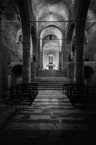 イタリアのベヴァンガにある古い教会の内部 — ストック写真