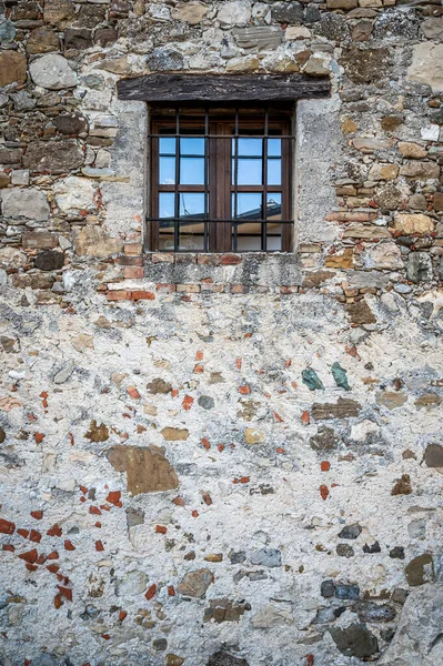 Oude Stenen Muur Met Een Raam — Stockfoto