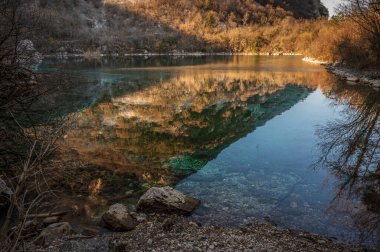 Cornino Gölü manzarası, İtalya