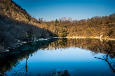 Cornino Gölü manzarası, İtalya