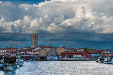 Marano Gölünün güzel manzarası, İtalya