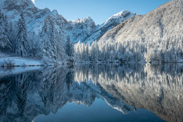 冬の風音湖の美しい風景 イタリア — ストック写真