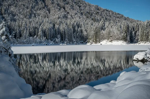 Красивий Зимовий Краєвид Озер Фусіне Італія — стокове фото